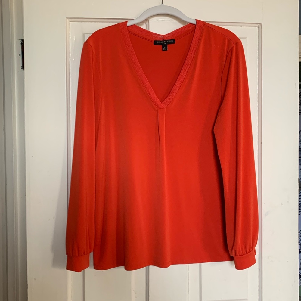 Banana Republic M reddish orange stretchy crepe top.